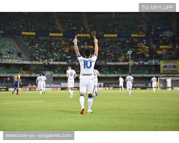劳塔罗在缝隙中起脚完成世界级射门动作，展现顶级球员风采